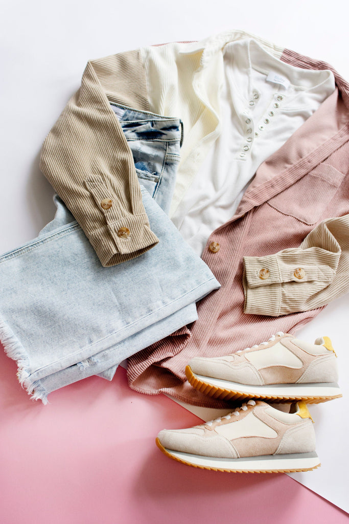 Effortless Style: Transitioning into Spring with Denim, Staple Pieces, and Accessories