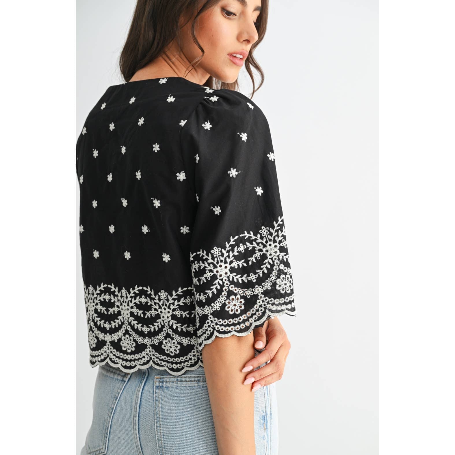 BLACK EMBROIDERED BLOUSE TOP: BLACK / S-M-L(3-2-1)