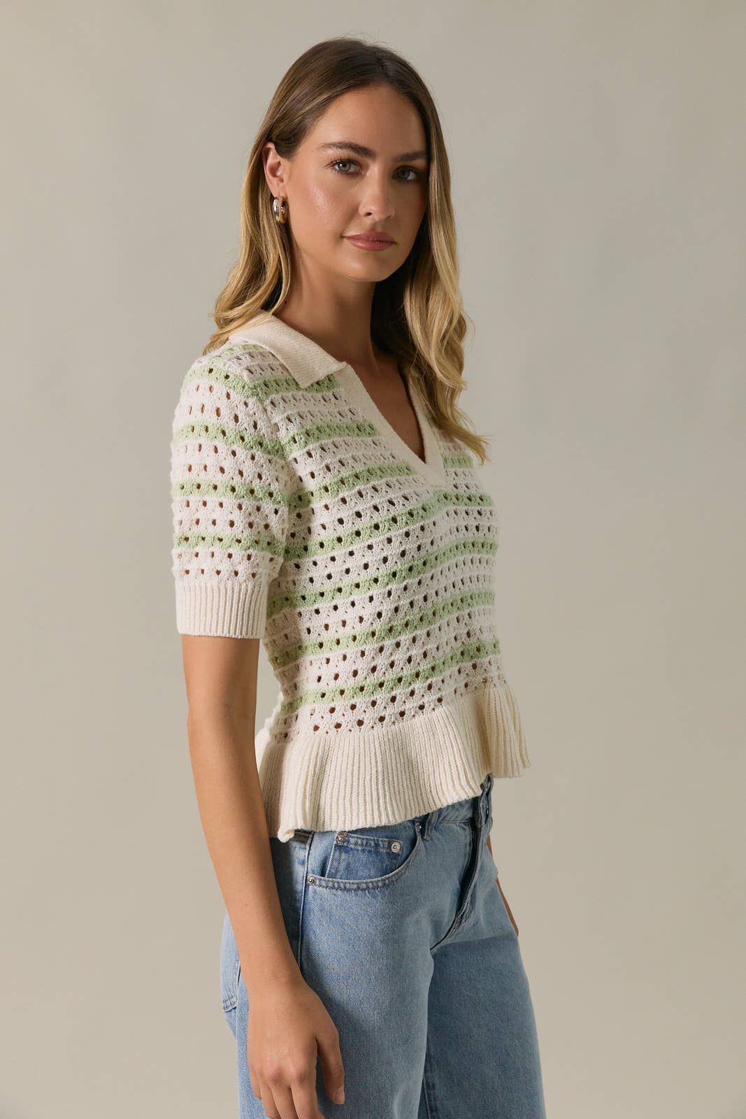 HALE SLEEVE TWO-TONE STRIPE SWEATER KNIT POLO WITH RUFFLE: WHITE-GREEN STRIPE / L