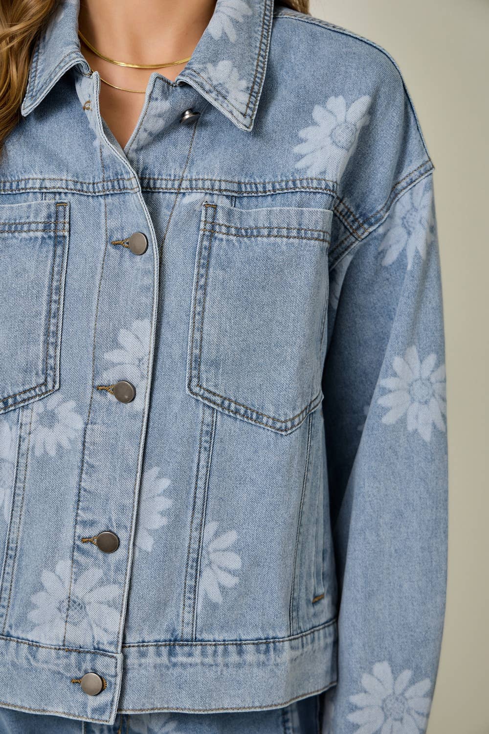 61357 Floral Printed Denim Jacket: Light Denim Blue / Medium