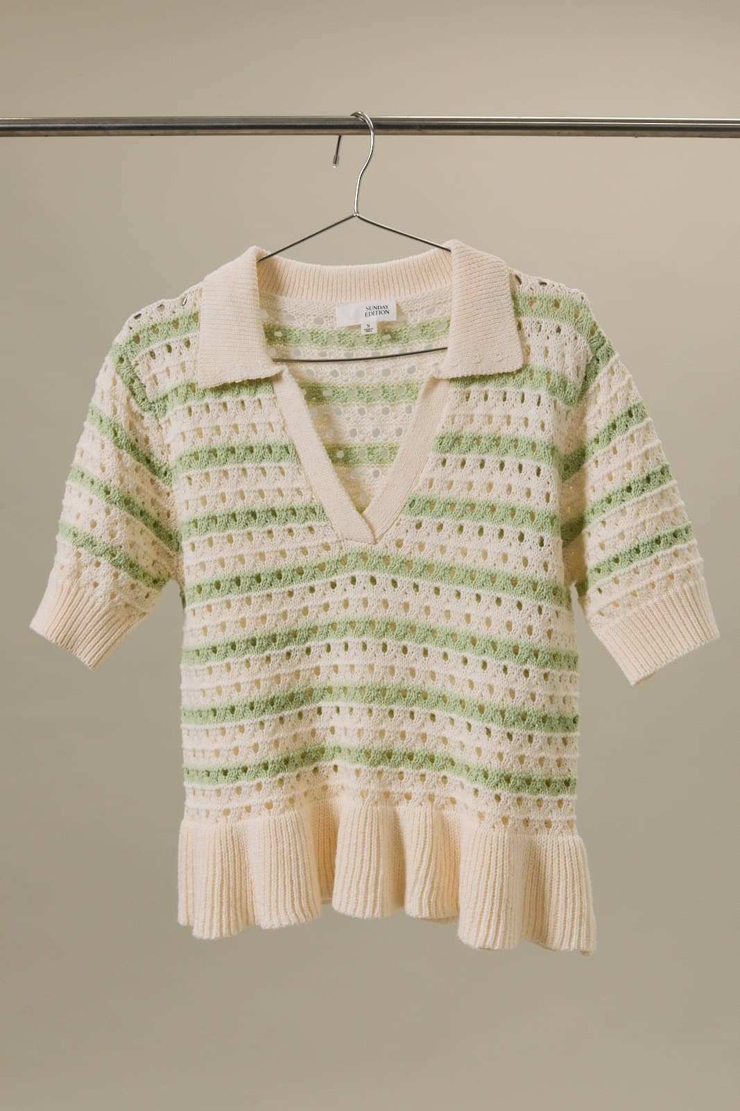 HALE SLEEVE TWO-TONE STRIPE SWEATER KNIT POLO WITH RUFFLE: WHITE-GREEN STRIPE / L