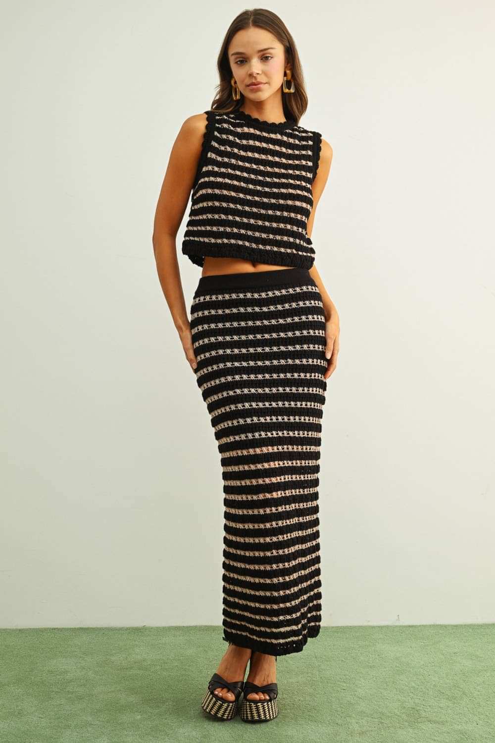 Scalloped Striped Crochet Knit Crop Top - Black/Tan