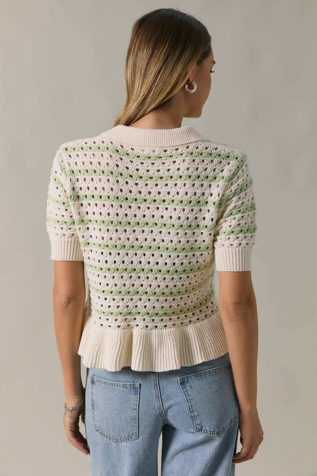 HALE SLEEVE TWO-TONE STRIPE SWEATER KNIT POLO WITH RUFFLE: WHITE-GREEN STRIPE / L