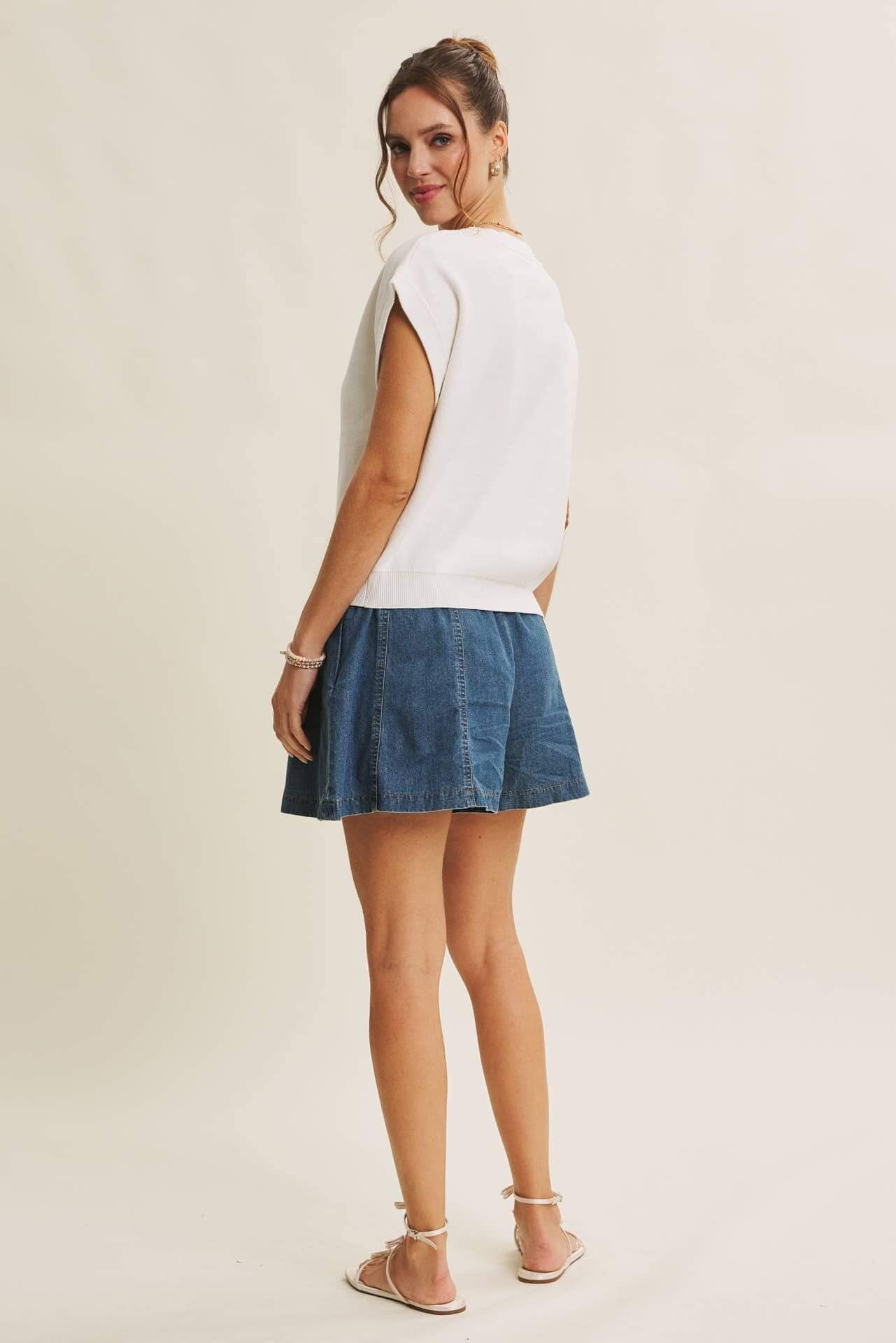 MULTI-WAY VERSATILITY SOFT COTTON BUTTON-DOWN SWEATER VEST: OFF WHITE / L