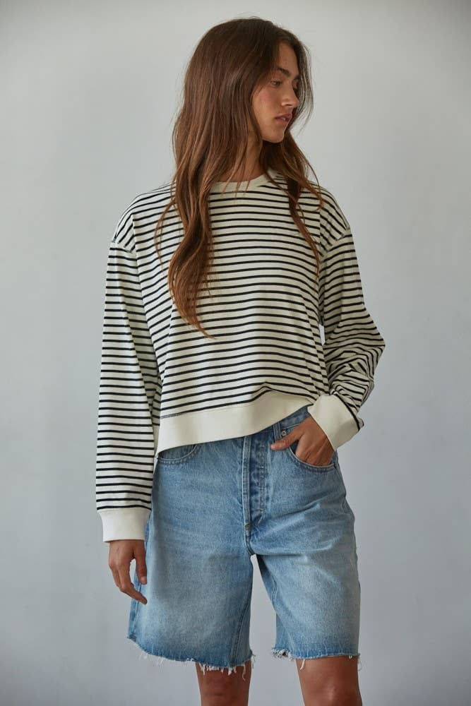 L8744 | Knit Cotton Striped Crew Neck Long Sleeve Top: Off White Black / S