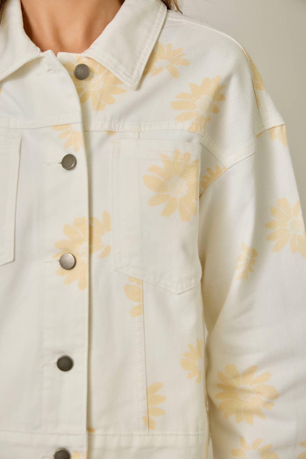 61357 Floral Printed Denim Jacket: Ivory / Medium