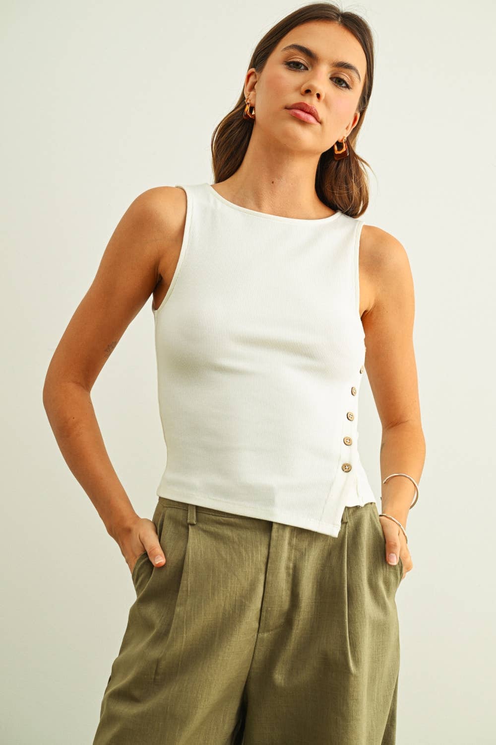ET6416 RIBBED S/L BUTTON DETAIL ON THE SIDE TOP: CREAM / S