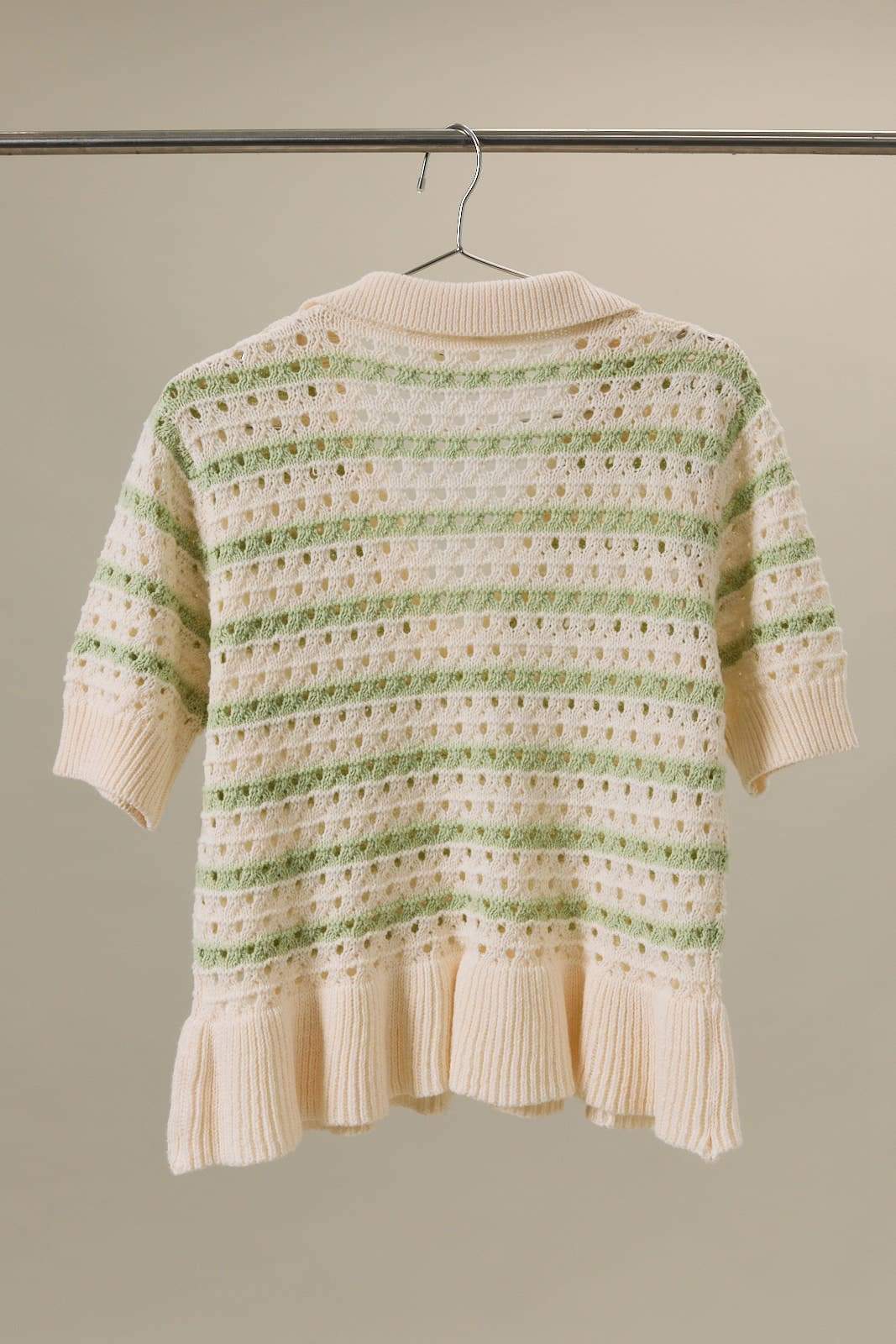 HALE SLEEVE TWO-TONE STRIPE SWEATER KNIT POLO WITH RUFFLE: WHITE-GREEN STRIPE / L