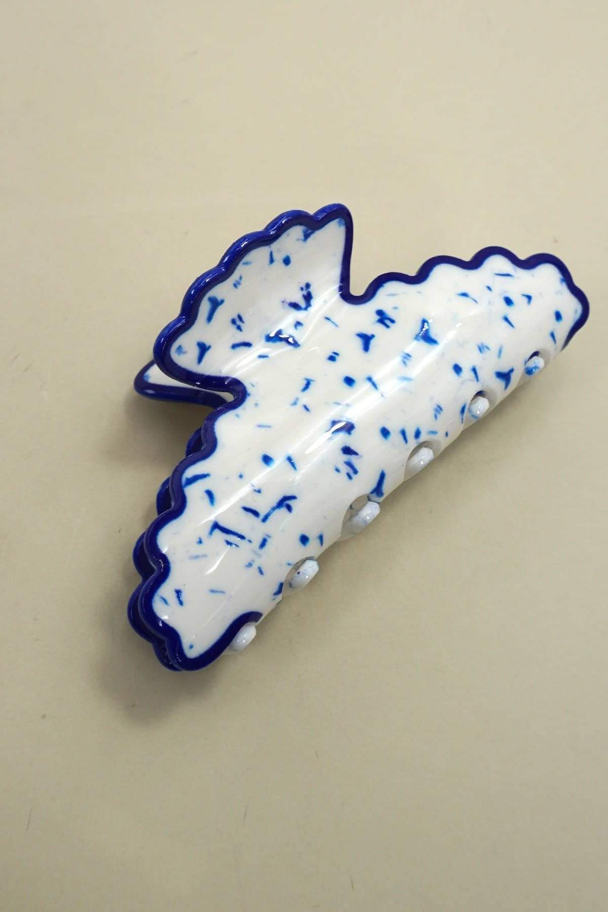 VINTAGE PORCELAIN STYLE HALF MOON HAIR CLAW CLIPS | 40H964: White