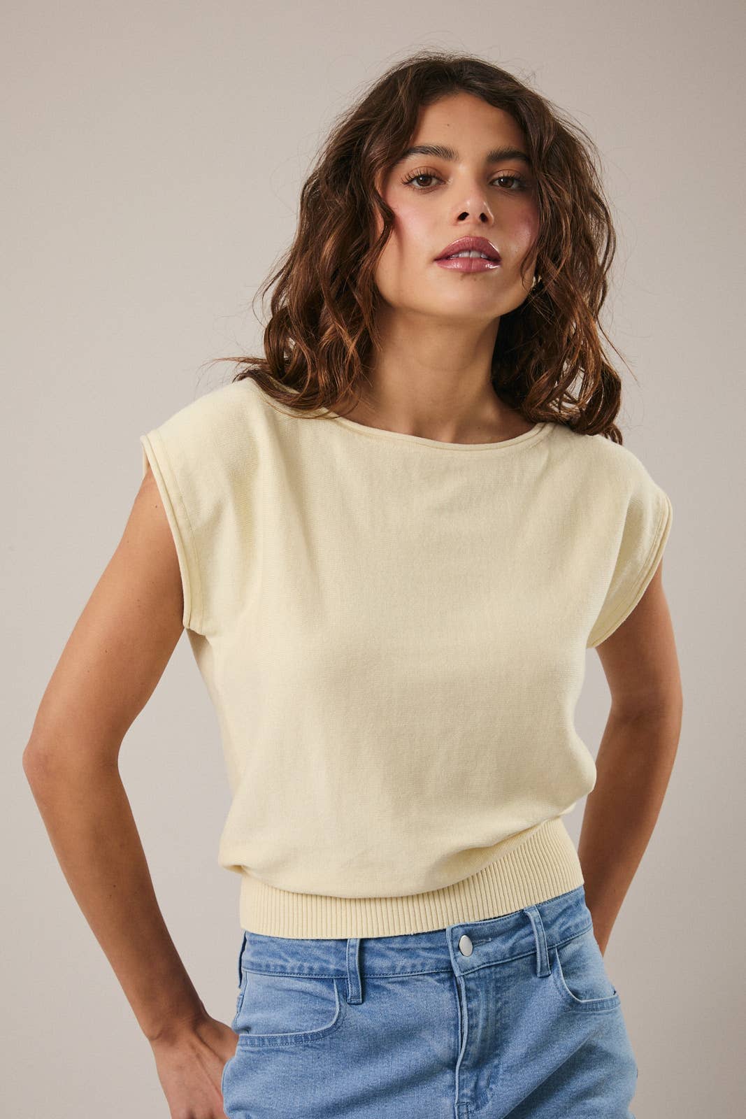BOAT NECK WIDE SHOULDER KNIT TOP: BUTTER / S