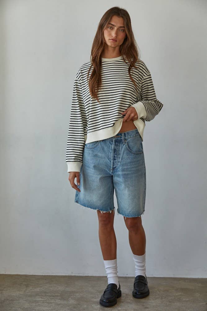 L8744 | Knit Cotton Striped Crew Neck Long Sleeve Top: Off White Black / S