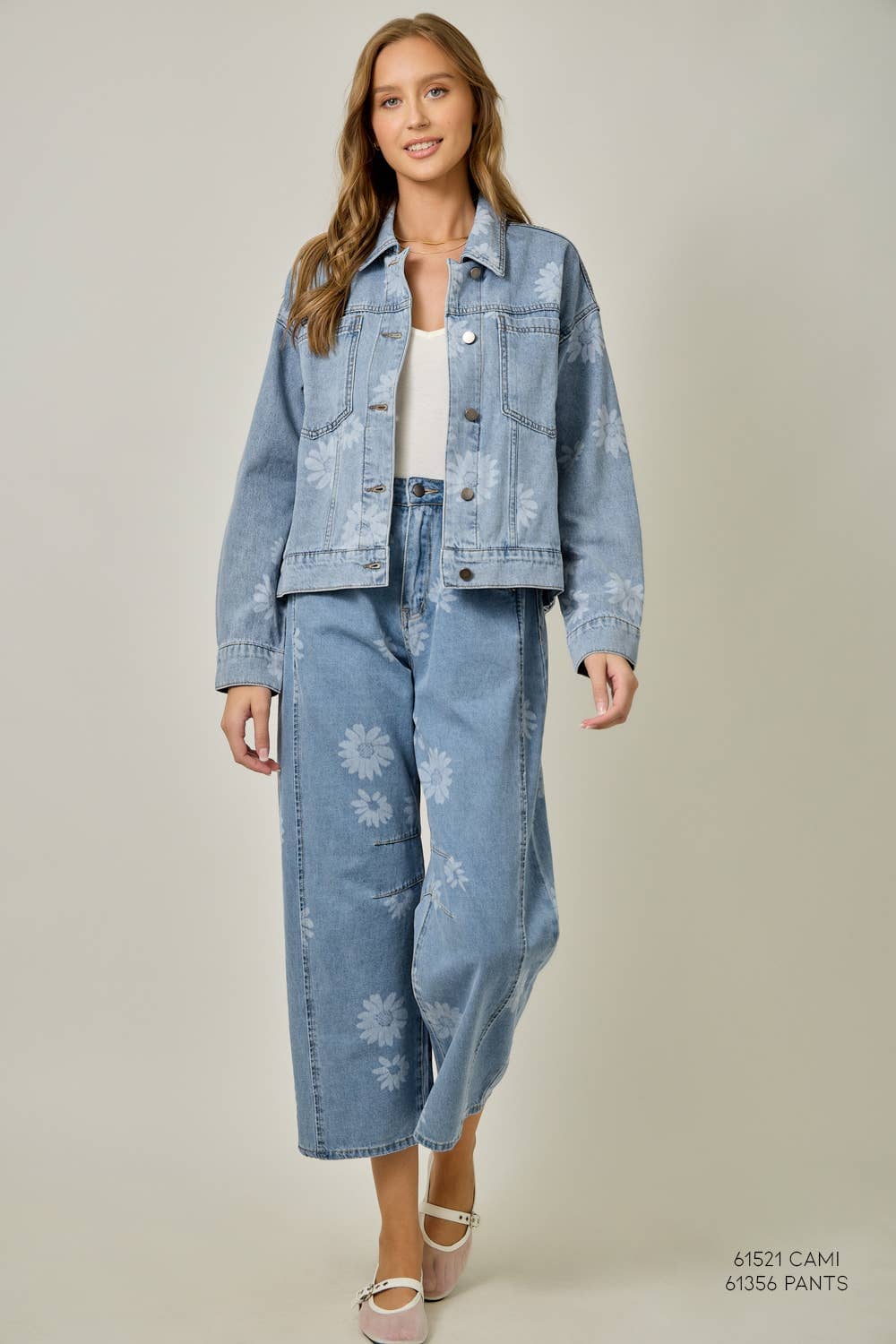 61357 Floral Printed Denim Jacket: Light Denim Blue / Medium