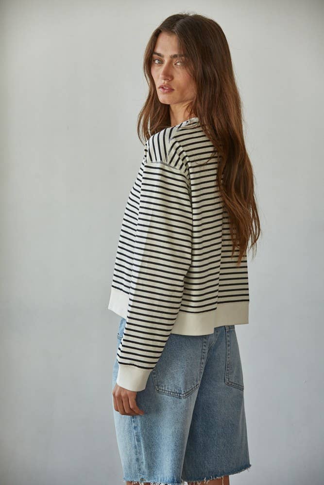 L8744 | Knit Cotton Striped Crew Neck Long Sleeve Top: Off White Black / S
