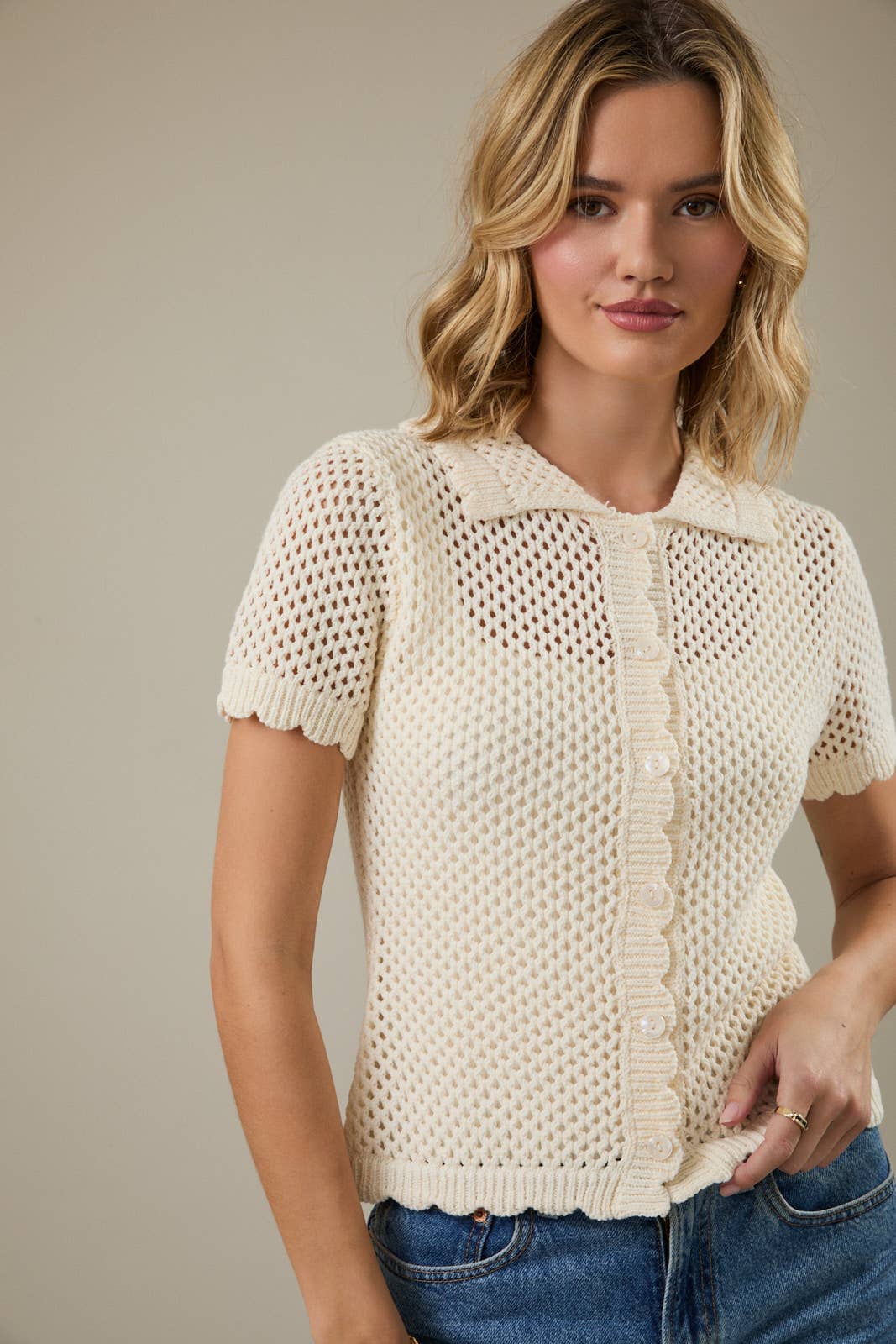 COLLARED BUTTON DOWN SHORT SLEEVE CROCHET TOP: White / L