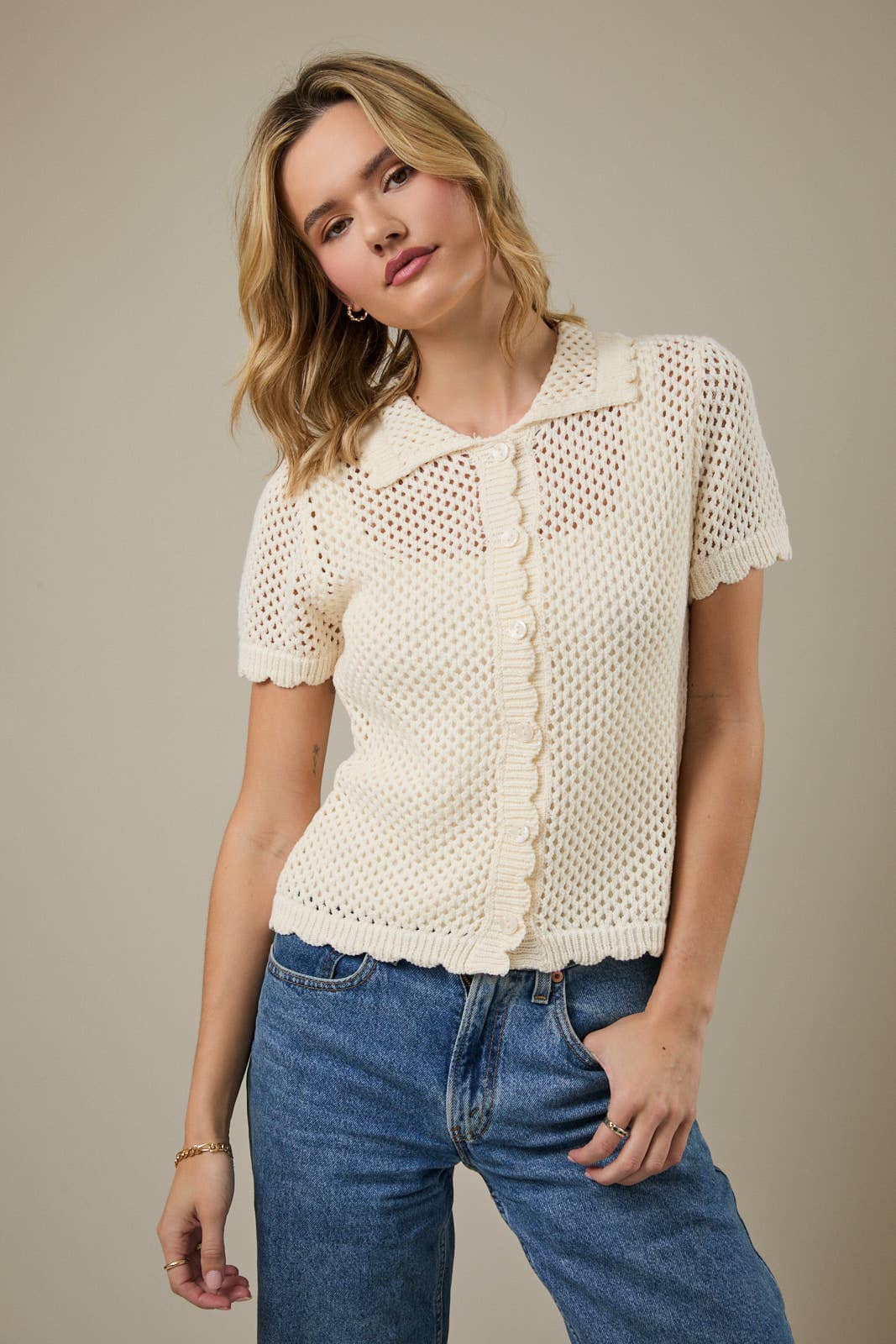 COLLARED BUTTON DOWN SHORT SLEEVE CROCHET TOP: White / L