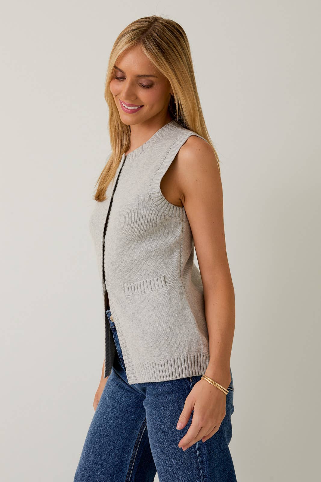 BUTTON DOWN KNIT VEST: H GREY / M