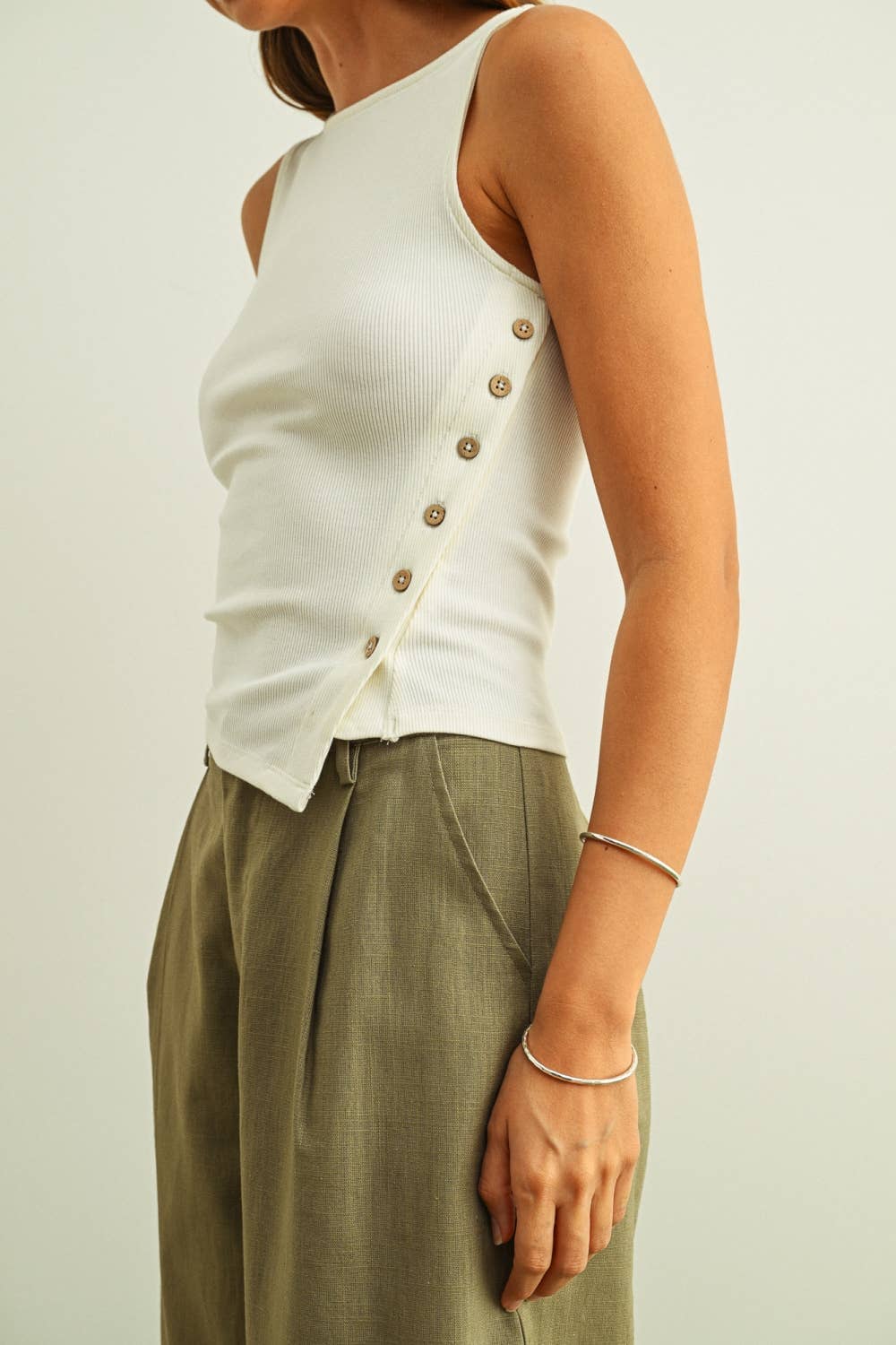ET6416 RIBBED S/L BUTTON DETAIL ON THE SIDE TOP: CREAM / S