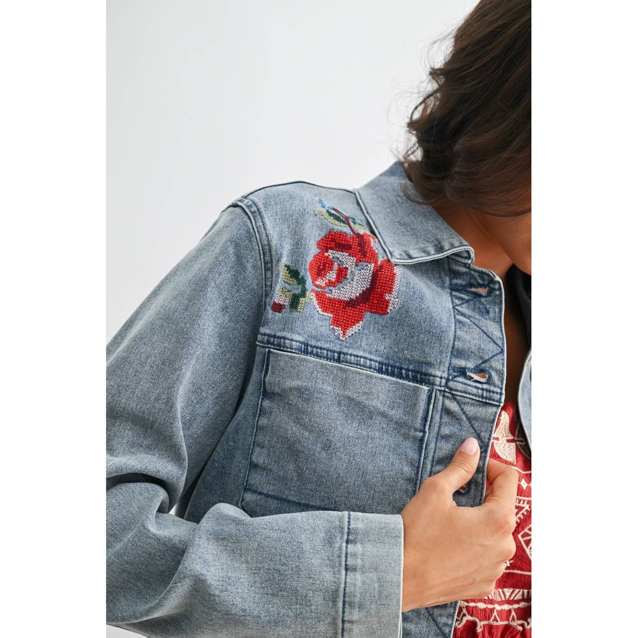 STYLISH EMBROIDERED DENIM JACKET: MEDIUM WASH / S-M-L(3-2-1)