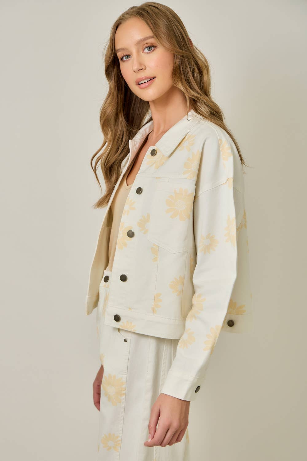 61357 Floral Printed Denim Jacket: Ivory / Medium